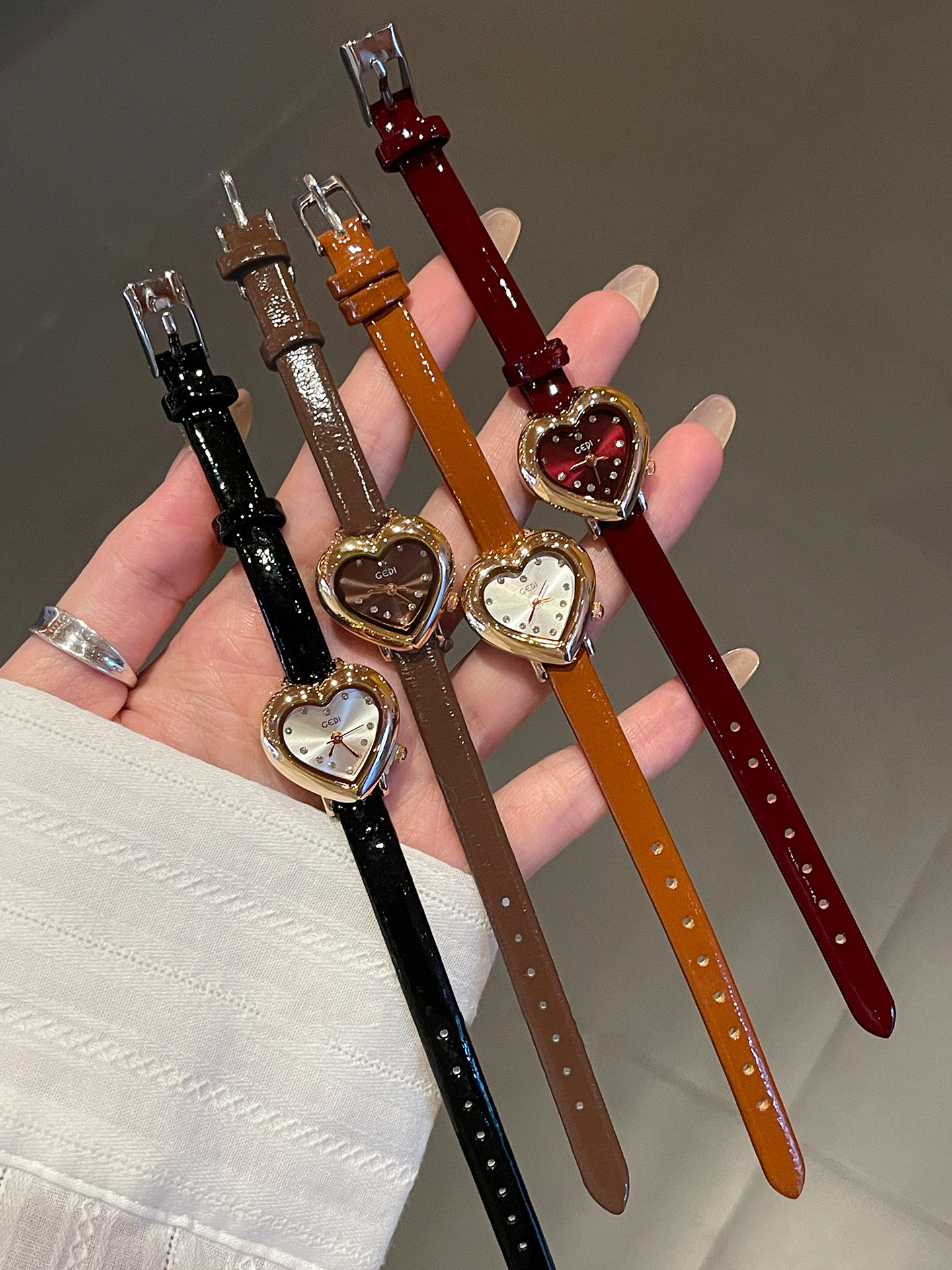 Light Luxury Compact Watch for - Luxury Watch With Leather Strap recensione e prezzo