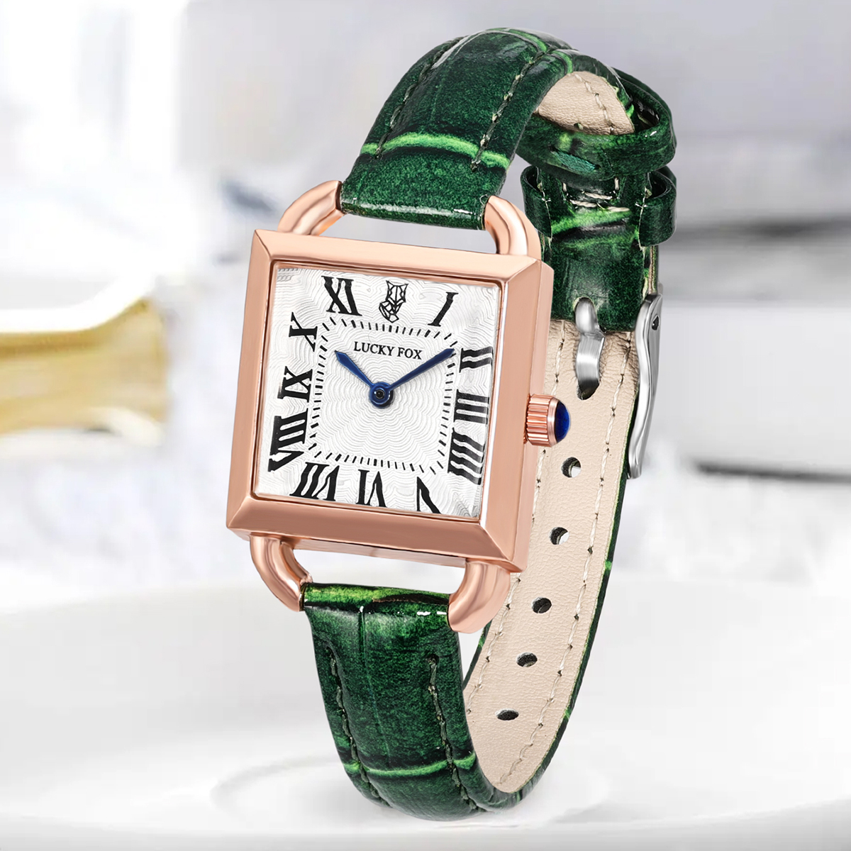 Luxury And Fashionable Women's - Luxury Watch With Leather Strap recensione e prezzo