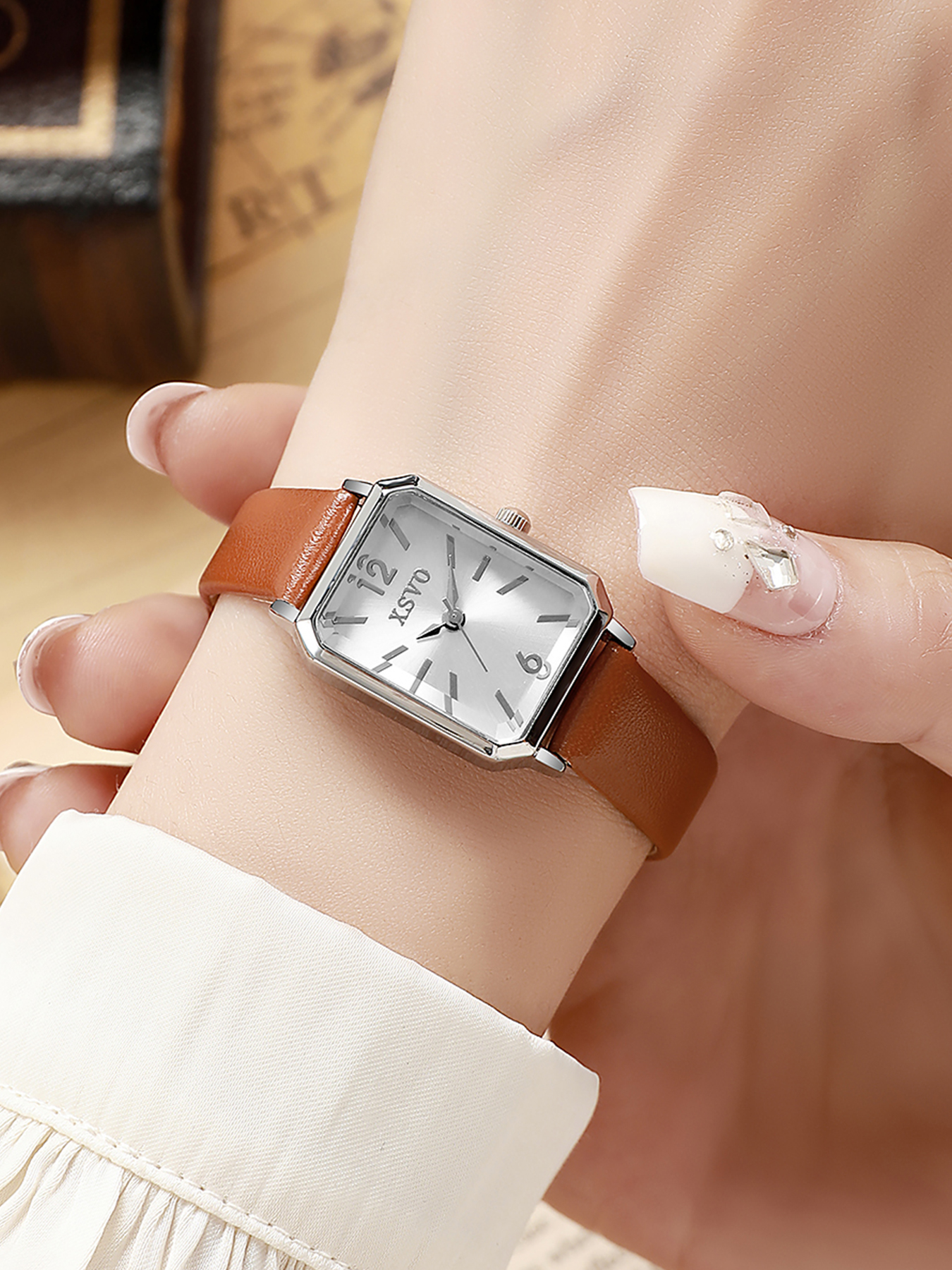 Vintage Silver Square Women's  - Luxury Watch With Leather Strap recensione e prezzo