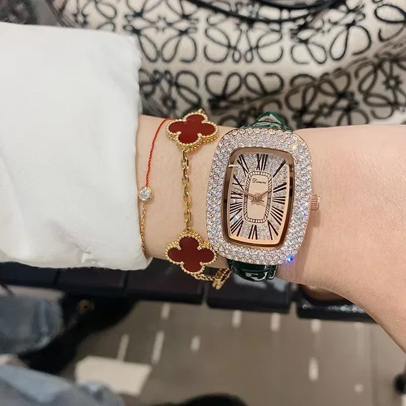 Trendy and fashionable women's - Luxury Watch With Leather Strap recensione e prezzo