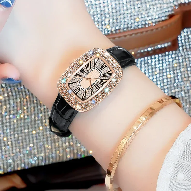 Trendy and fashionable women's - Luxury Watch With Leather Strap recensione e prezzo